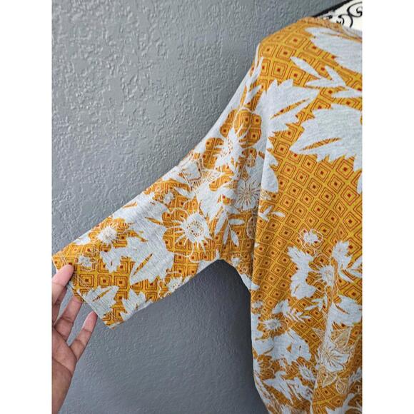 Women's LuLaRoe Blouse High-Low Short Sleeves Floral Size Large Topical Theme - Picture 6 of 11